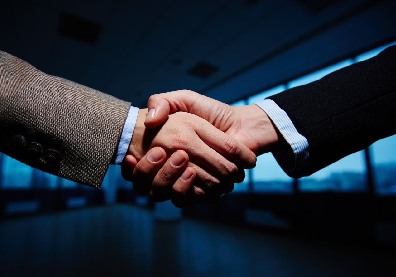 handshake-businessmen